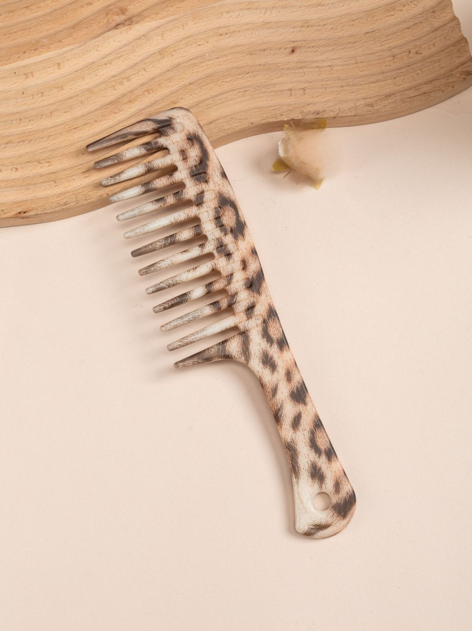 Lady Royal's Embossed Styling Comb