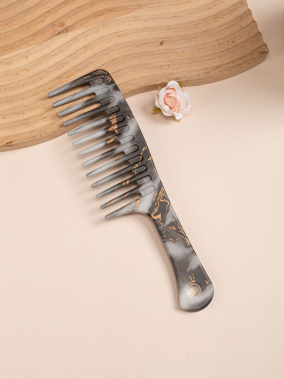 Lady Royal's Embossed Styling Comb